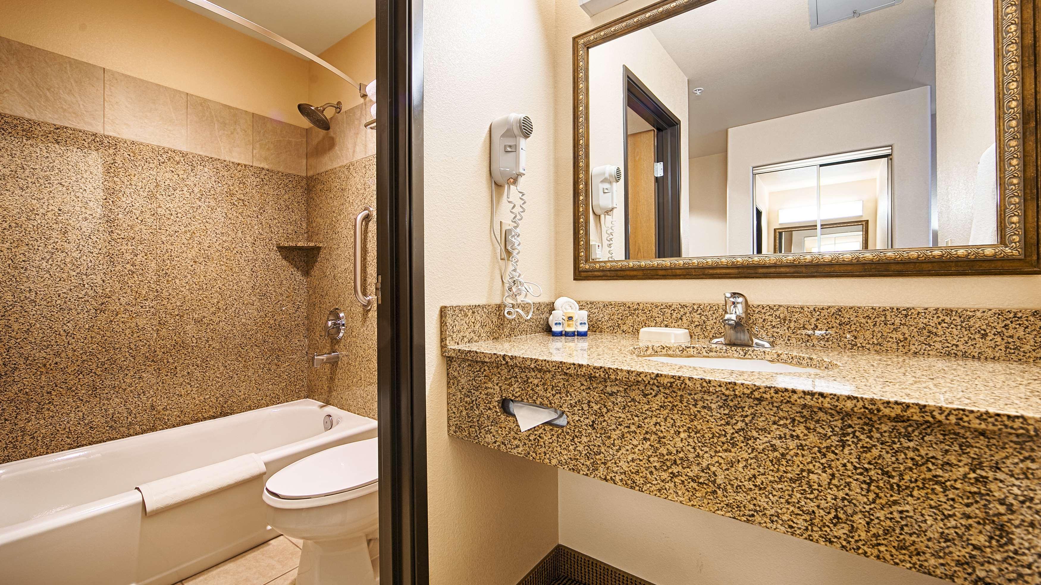 Best Western Territorial Inn And Suites Bloomfield Экстерьер фото