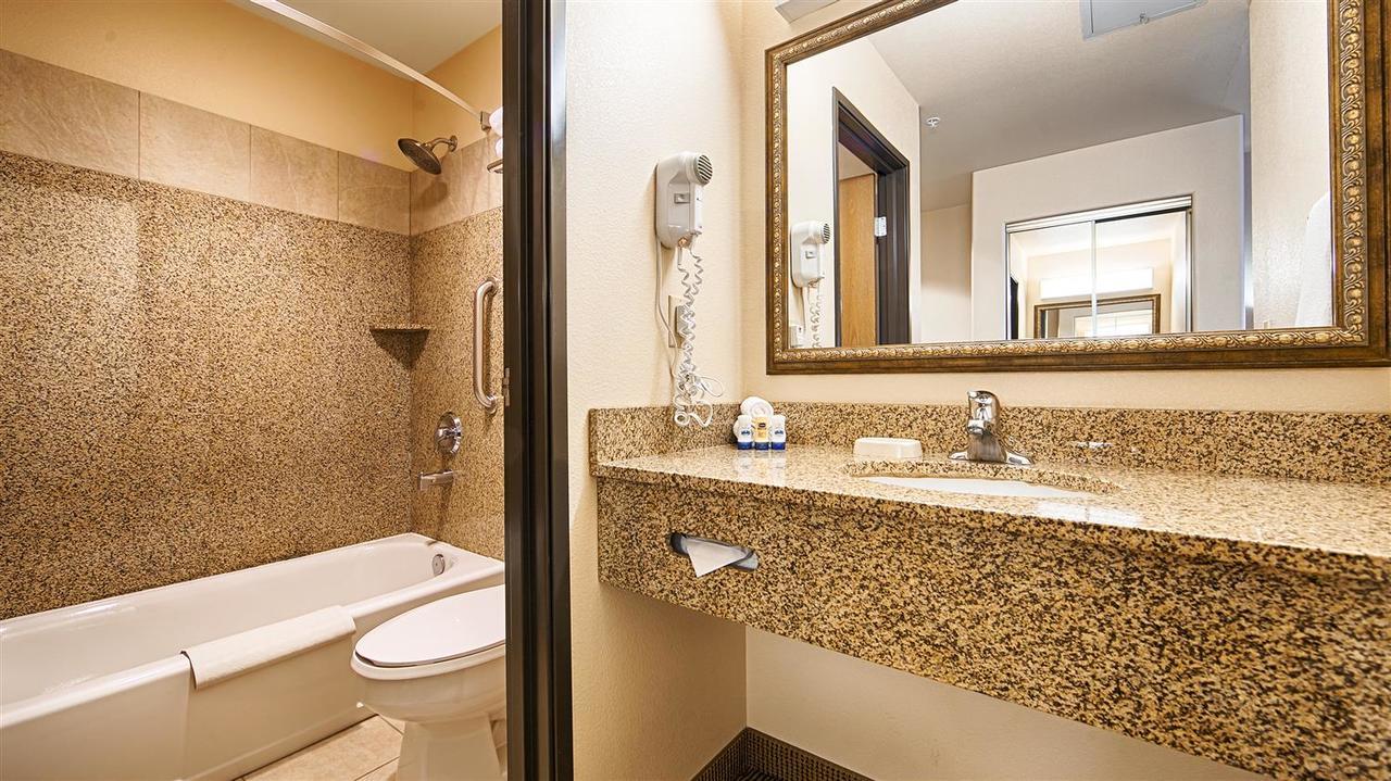 Best Western Territorial Inn And Suites Bloomfield Экстерьер фото